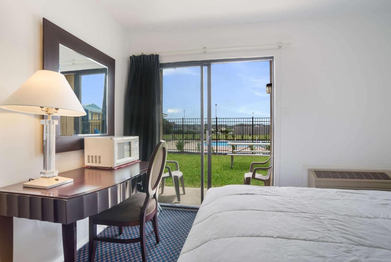 Rodeway Inn At Somers Cove Marina Crisfield Esterno foto